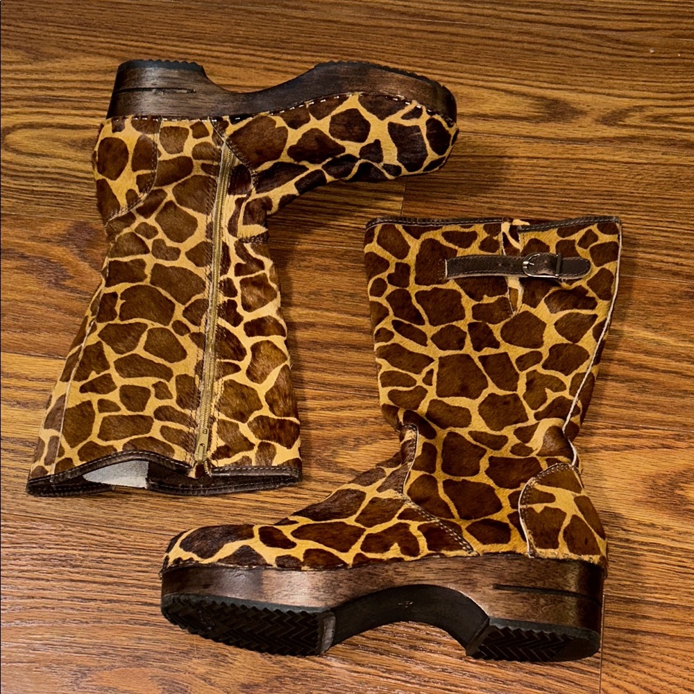 Hanna Andersson Giraffe Print Mules